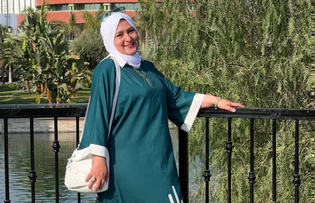 “إسراء صقر” امرأة بثلاثة وجوه إبداعية وتثبت تألقها في جميع المجالات.