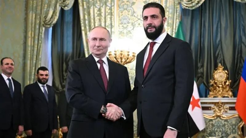 أول زيارة للرئيس السوري أحمد الشرع إلى موسكو: تعهد بالحفاظ على الاتفاقيات ومباحثات لإعادة الإعمار