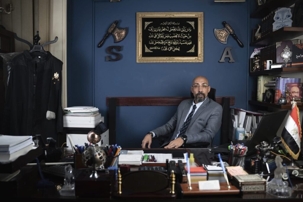25 عامًا من الريادة في المحاماة والتحكيم الدولي المستشار” سامح عزام” .. مسيرة قانونية تتوجها الخبرة والإبداع في التحكيم الدولي.
