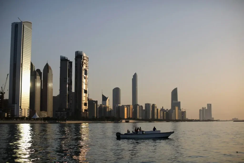 “فيتش” تتحفظ: إصلاحات الإمارات لـ “الصكوك” خطوة إيجابية لكنها لا تبرر رفع التصنيف الائتماني