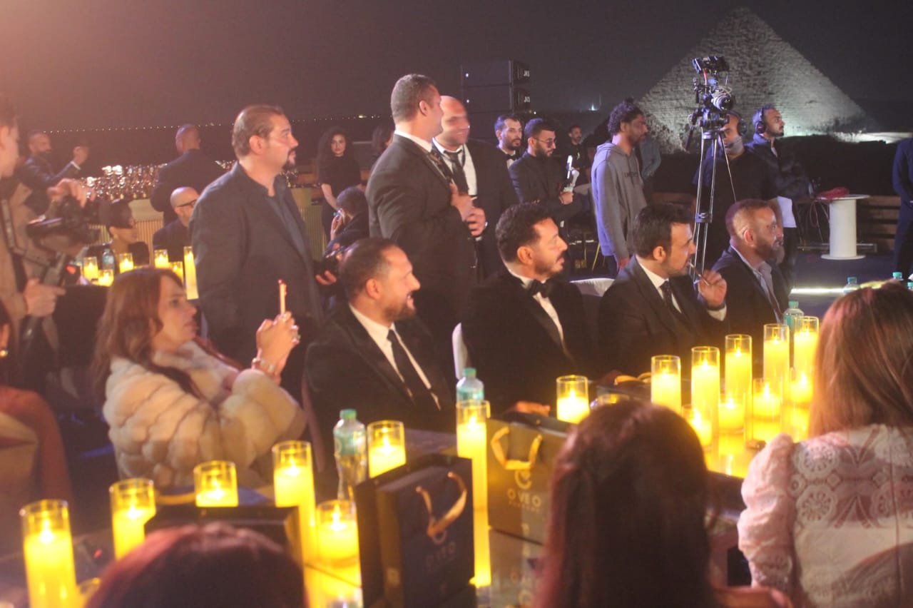 تكريم الفنان عماد زيادة بجائزة “الأفضل” في حفل مهيب أقيم عند سفح الأهرامات