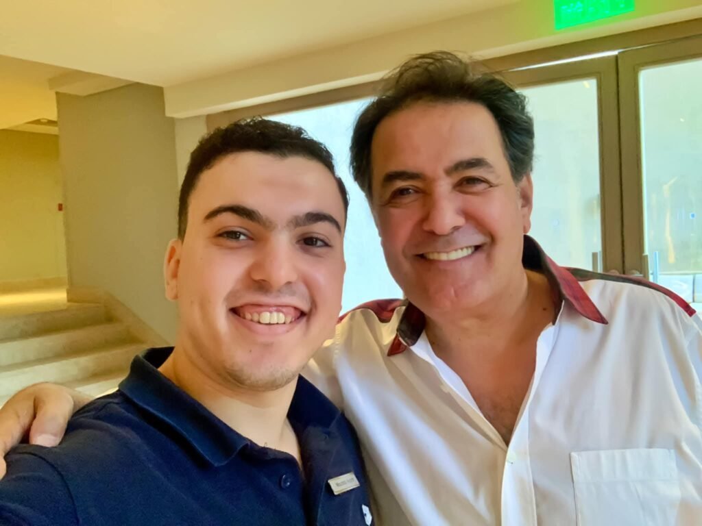 مصطفى عاصم عويس.. شاب مصري يفرض نفسه في عالم التكنولوجيا والسياحة وصناعة المحتوى الرقمي